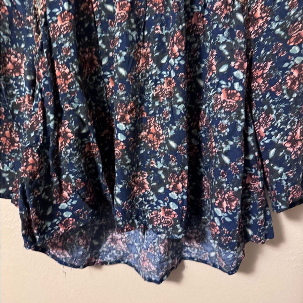 Gimmicks by BKE floral boho top Size Large - Picture 3 of 9